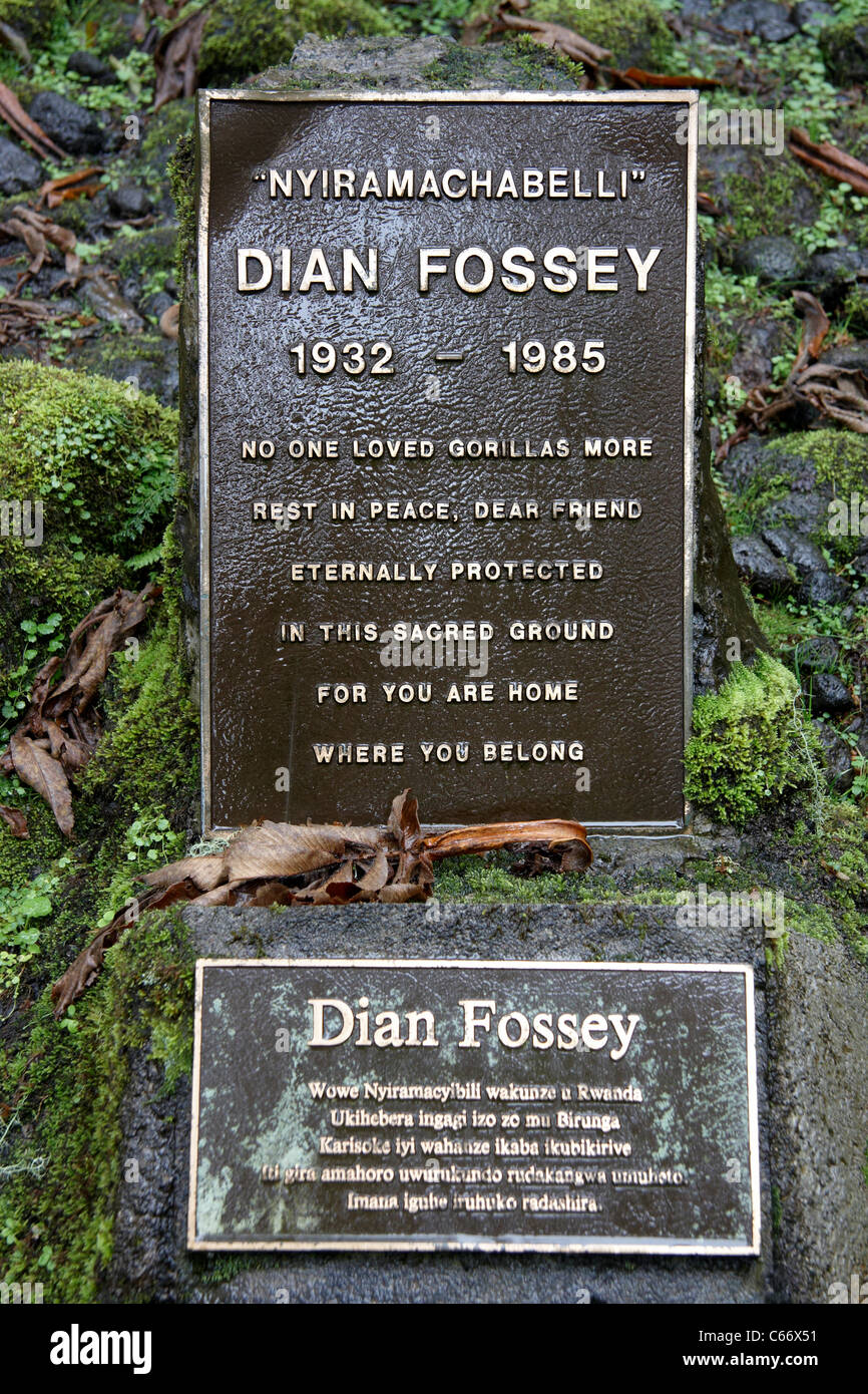 Dian Fossey das Grab neben der Ziffer, Mountain Gorilla Grab Friedhof, Karisoke Stockfoto