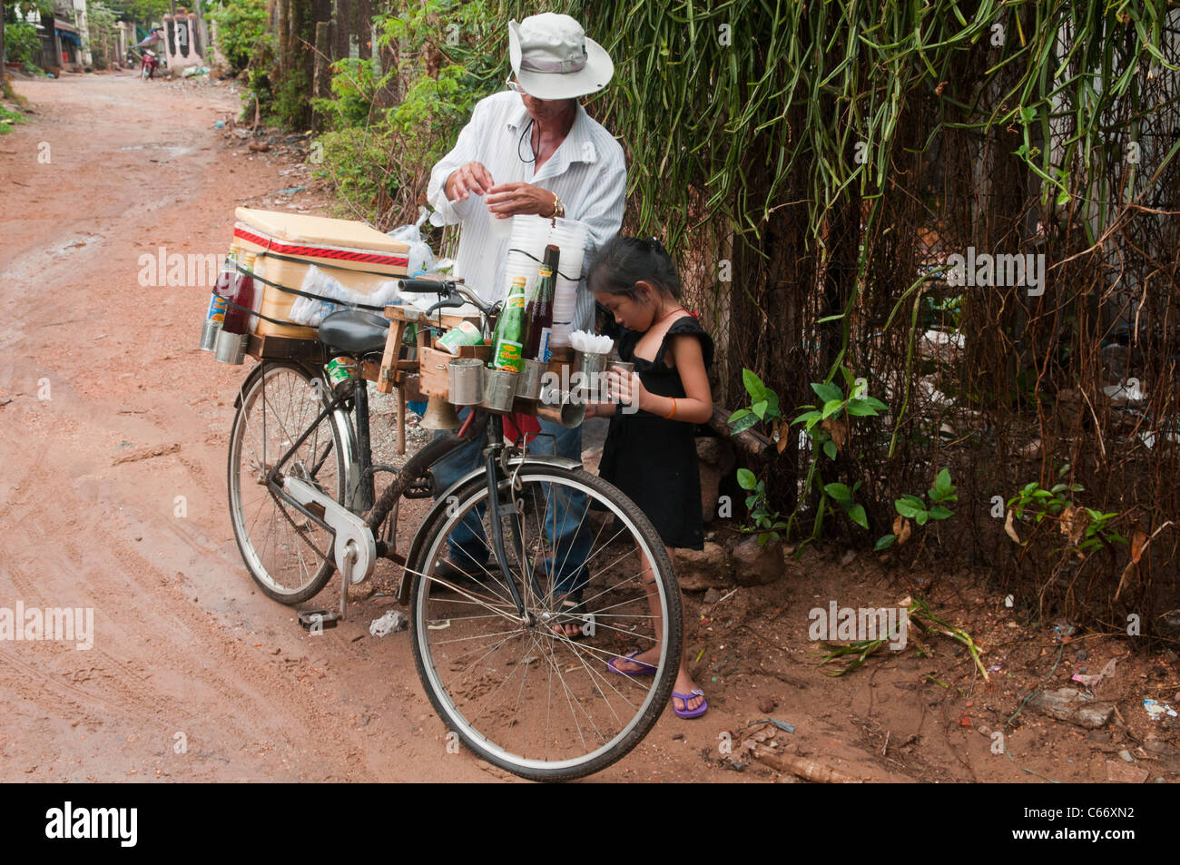 Eisverkäufer auf einem Fahrrad auf der Insel Phu Quoc in Vietnam Stockfoto