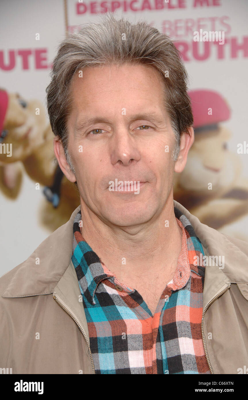 Gary Cole im Ankunftsbereich für HOP Premiere, Universal CityWalk, Los Angeles, CA 27. März 2011. Foto von: Michael Germana/Everett Collection Stockfoto
