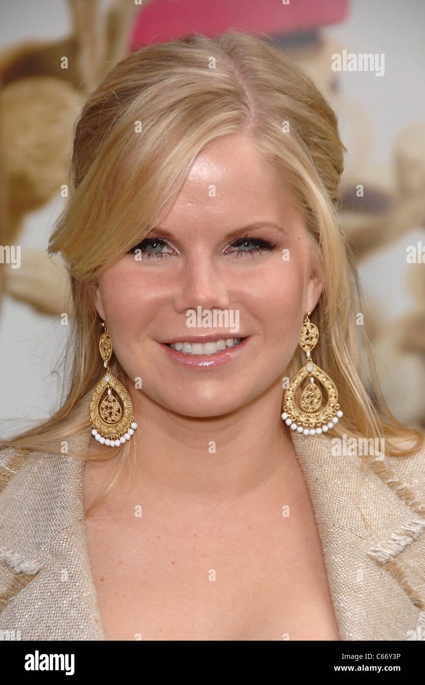 Crystal Hunt im Ankunftsbereich für HOP Premiere, Universal CityWalk, Los Angeles, CA 27. März 2011. Foto von: Michael Germana/Everett Collection Stockfoto