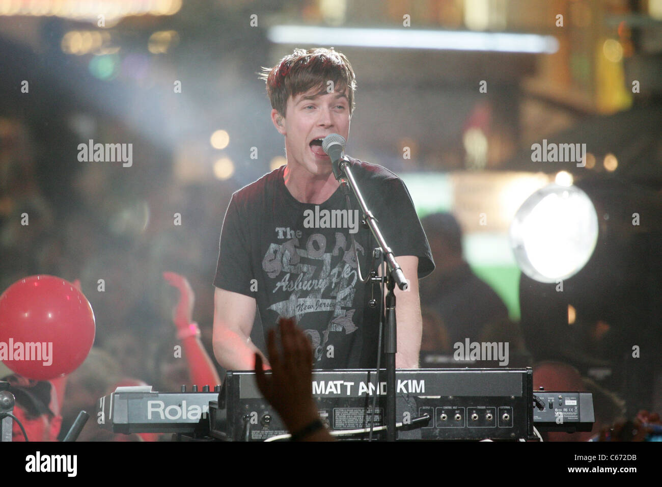 Matt Johnson von Matt & Kim in die Teilnehmerliste für die MTV O Music Awards, Golden Nugget Hotel and Casino, Las Vegas, NV 28. April 2011. Foto von: James Atoa/Everett Collection Stockfoto Matt Johnson von Matt & Kim in die Teilnehmerliste für die MTV O Music Awards, Golden Nugget Hotel and Casino, Las Vegas, NV 28. April 2011. Foto von: James Atoa/Everett Collection Stockfoto
