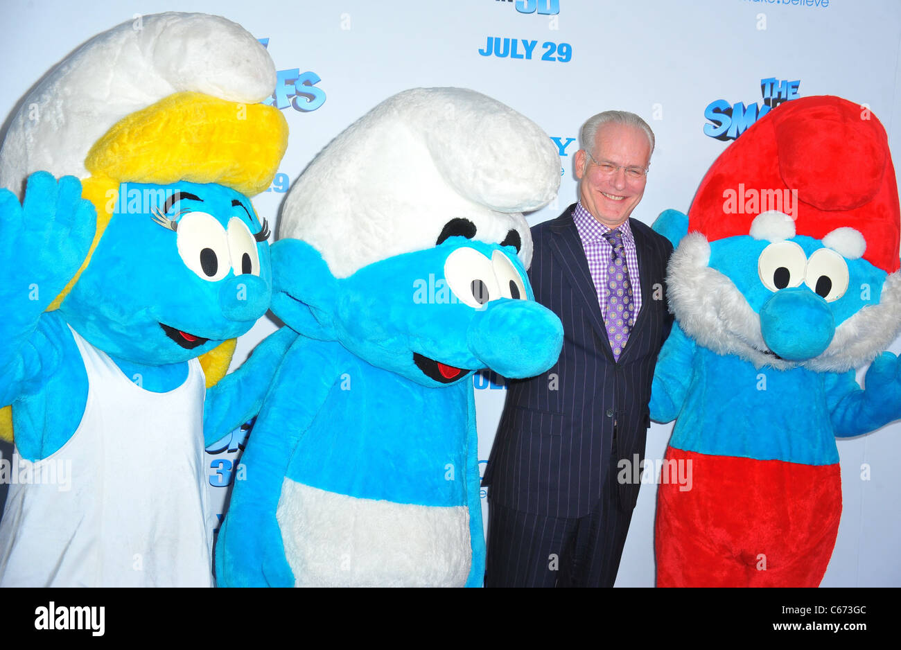 Tim Gunn im Ankunftsbereich für die SCHLÜMPFE-Premiere, The Ziegfeld Theatre, New York, NY 24. Juli 2011. Foto von: Gregorio T. Binuya/Everett Collection Stockfoto