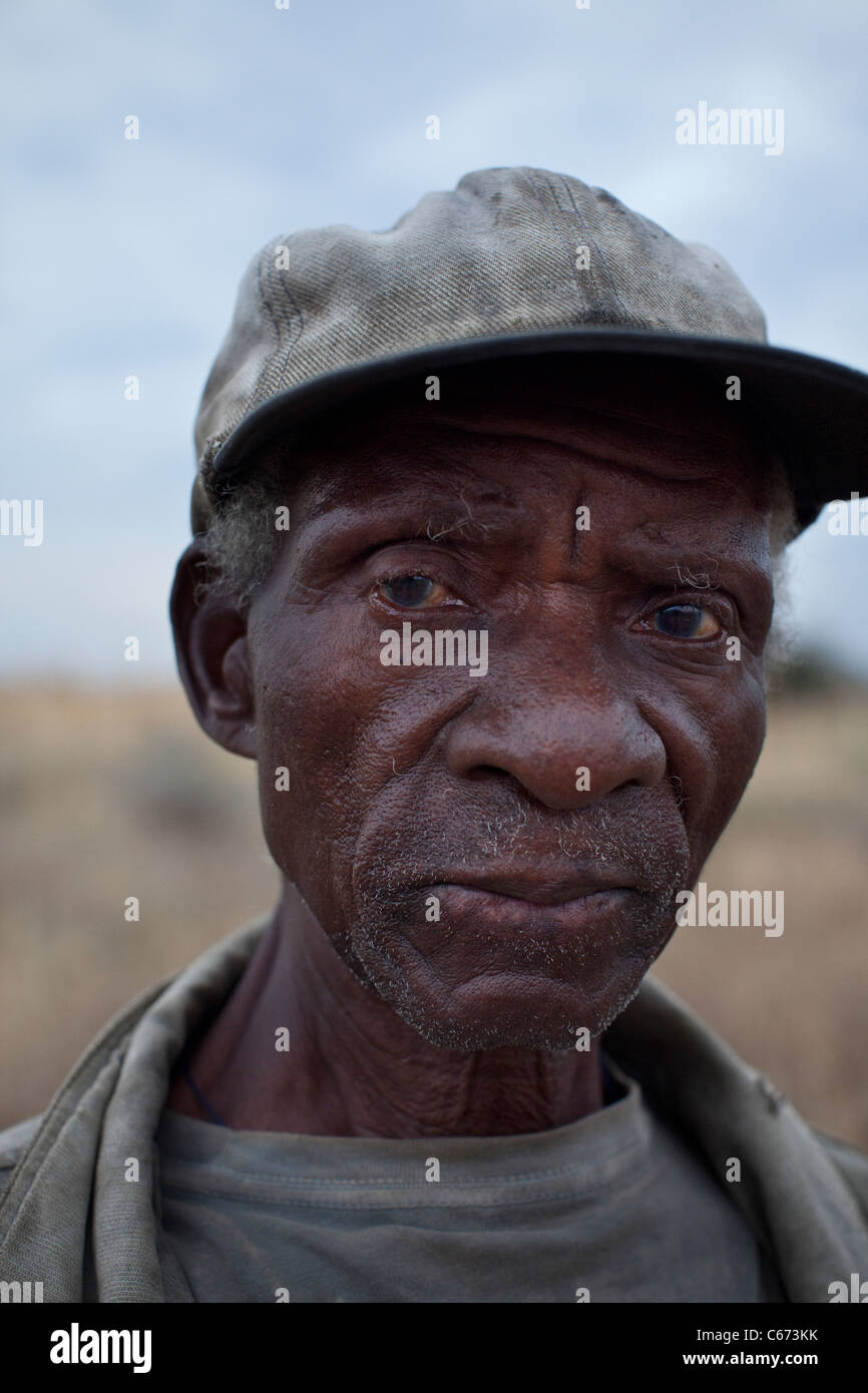 Ein älterer Mann in Tansania, Ostafrika. Stockfoto