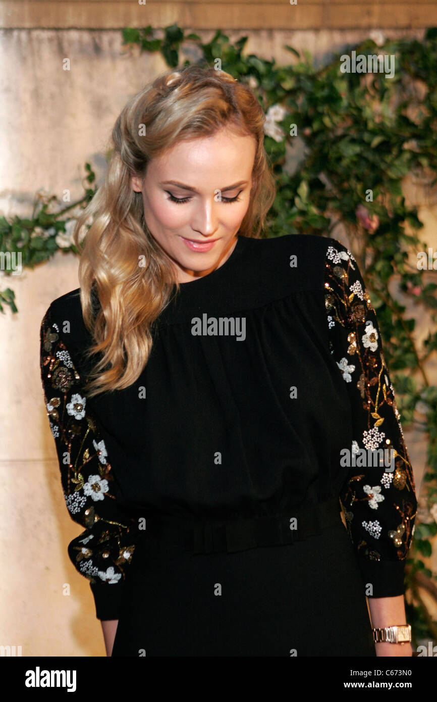 Diane Kruger (trägt eine Kleid von Miu Miu) im Ankunftsbereich für MIU MIU präsentiert Lucrecia Martels MUTA, Beverly Hills, Los Angeles, CA Stockfoto