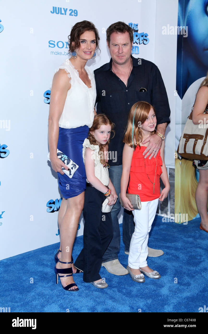 Brooke Shields im Ankunftsbereich für die SCHLÜMPFE-Premiere, The Ziegfeld Theatre, New York, NY 24. Juli 2011. Foto von: Andres Otero/Everett Collection Stockfoto