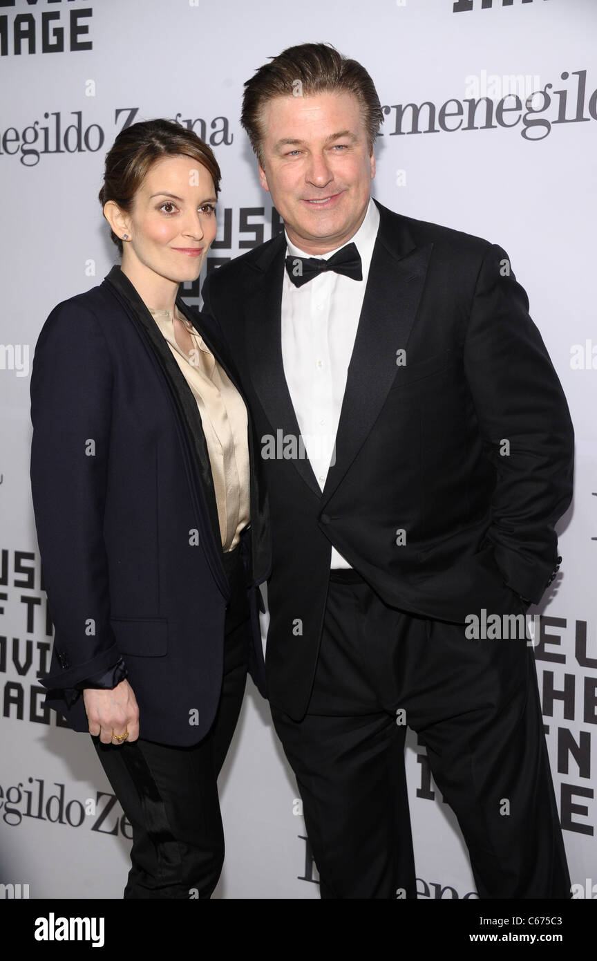 Tina Fey, Alec Baldwin in die Teilnehmerliste für Museum of Moving Image begrüssen, Alec Baldwin, Restaurant Cipriani 42nd Street, New York, NY 28. Februar 2011. Foto von: Rob Rich/Everett Collection Stockfoto