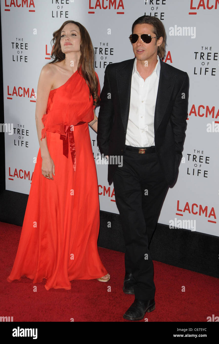 Angelina Jolie (trägt eine Kleid von Jenny Packham), Brad Pitt im Ankunftsbereich für THE TREE OF LIFE-Screening im LACMA, Bing Theatre, Los Stockfoto