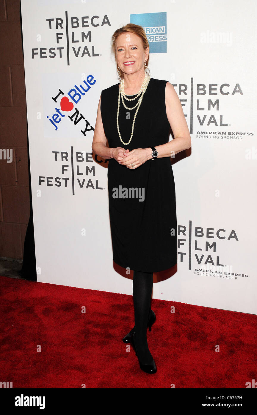 Eve Plumb im Ankunftsbereich für letzte Nacht-Premiere auf dem Tribeca Film Festival 2011, BMCC Tribeca Performing Arts Center, New York, Stockfoto