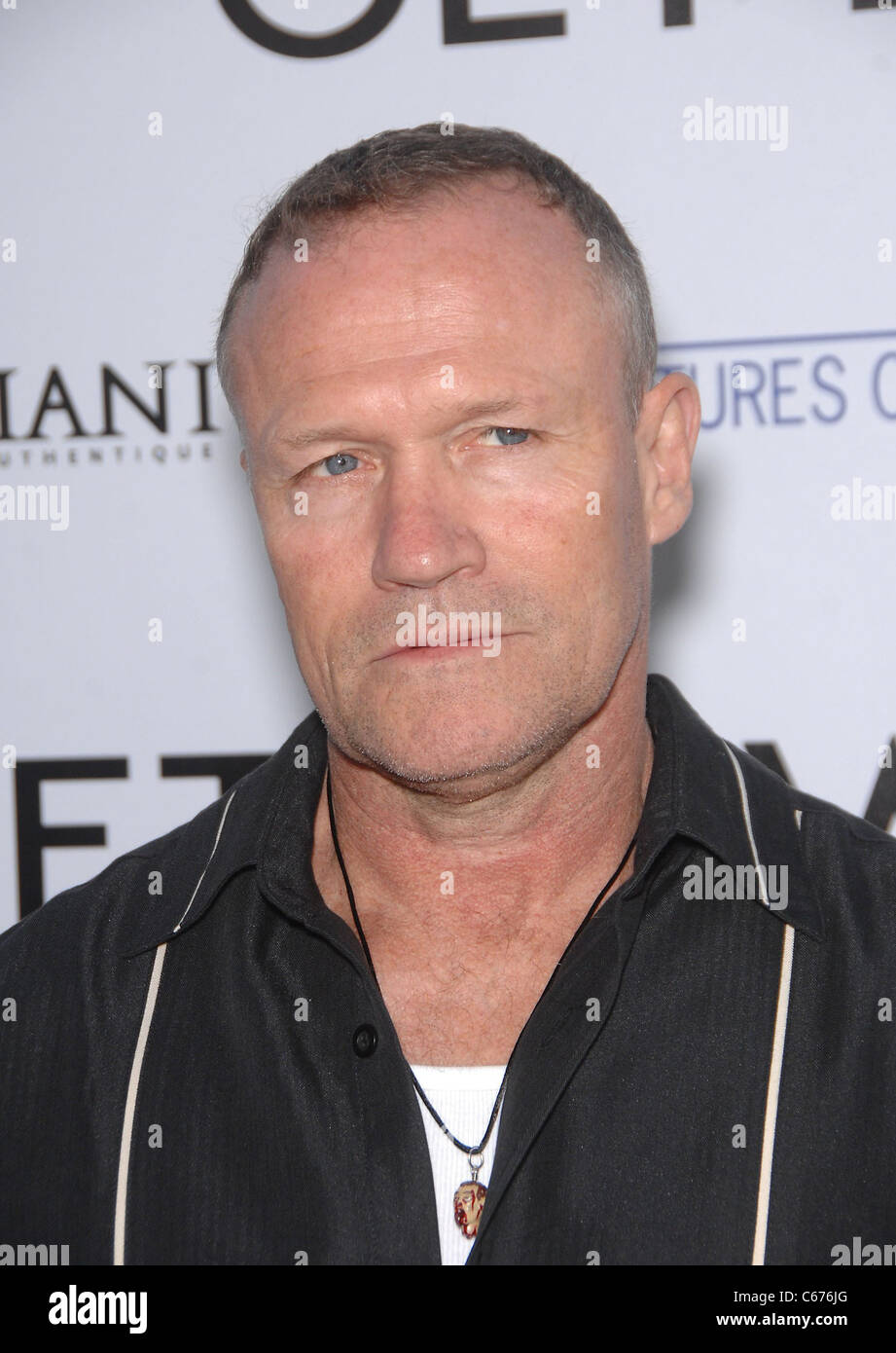 Michael Rooker im Ankunftsbereich für GET LOW-Premiere, Samuel Goldwyn Theater am AMPAS, Los Angeles, CA 27. Juli 2010. Foto von: Michael Germana/Everett Collection Stockfoto