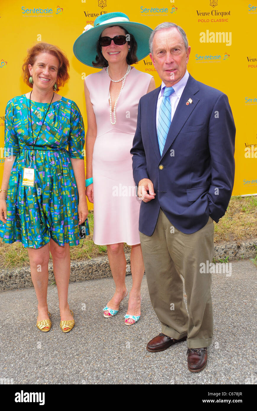New Yorks Bürgermeister Michael R. Bloomberg, Diana Taylor bei einem öffentlichen Auftritt für 2010 Veuve Clicquot Polo Classic, Governors Island, New York, NY 27. Juni 2010. Foto von: Gregorio T. Binuya/Everett Collection Stockfoto