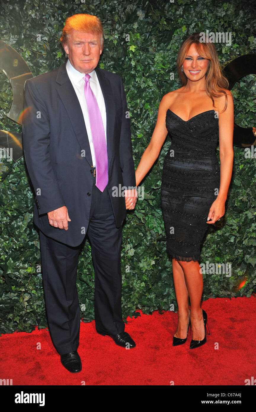 Donald Trump, Melania Trump im Ankunftsbereich für QVC Red Carpet Style Party, Four Seasons Hotel Los Angeles, CA 25. Februar 2011. Foto von: Gregorio T. Binuya/Everett Collection Stockfoto