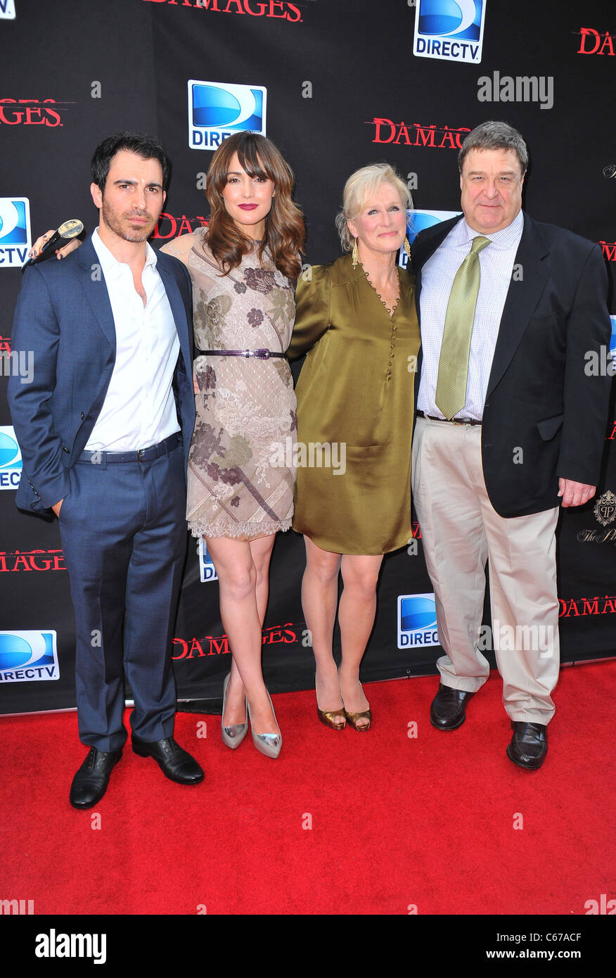 Chris Messina, Rose Byrne, Glenn Close, John Goodman im Ankunftsbereich für Schäden Staffel 4 Premiere, The Paris Theatre, New York, NY Stockfoto