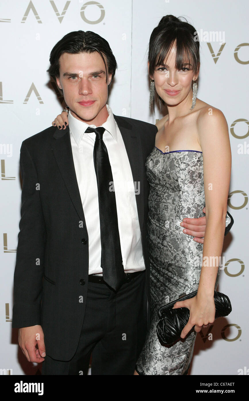 Finn Wittrock, Bretagne Allen im Ankunftsbereich für alle meine Kinder offizielle Post Daytime Emmy Awards Party, LAVO Restaurant und Nachtclub The Palazzo, Las Vegas, NV 27. Juni 2010. Foto von: James Atoa/Everett Collection Stockfoto