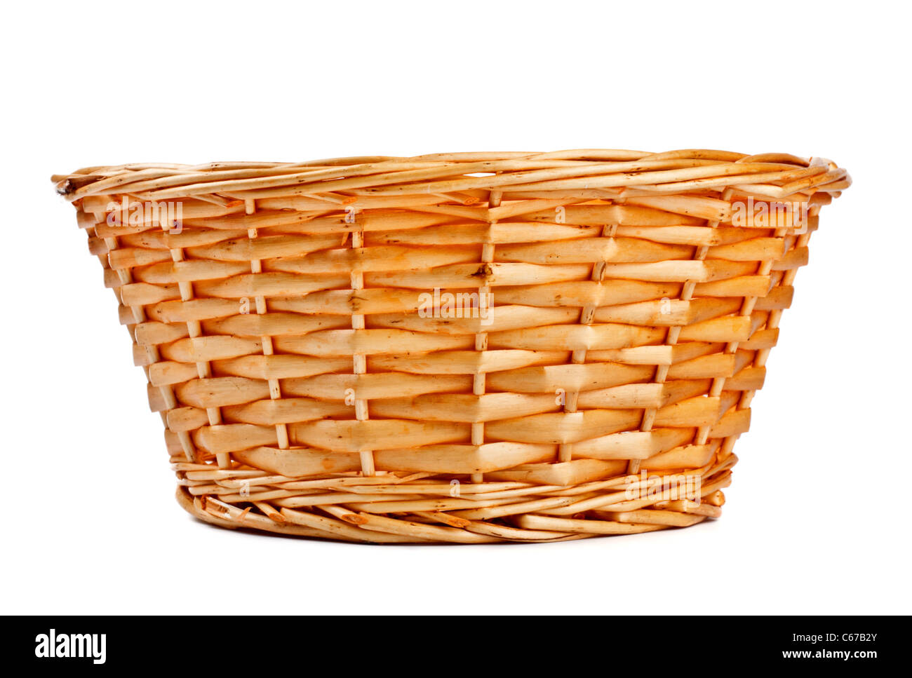 leeren Holz Korb isoliert auf weißem Hintergrund Stockfoto