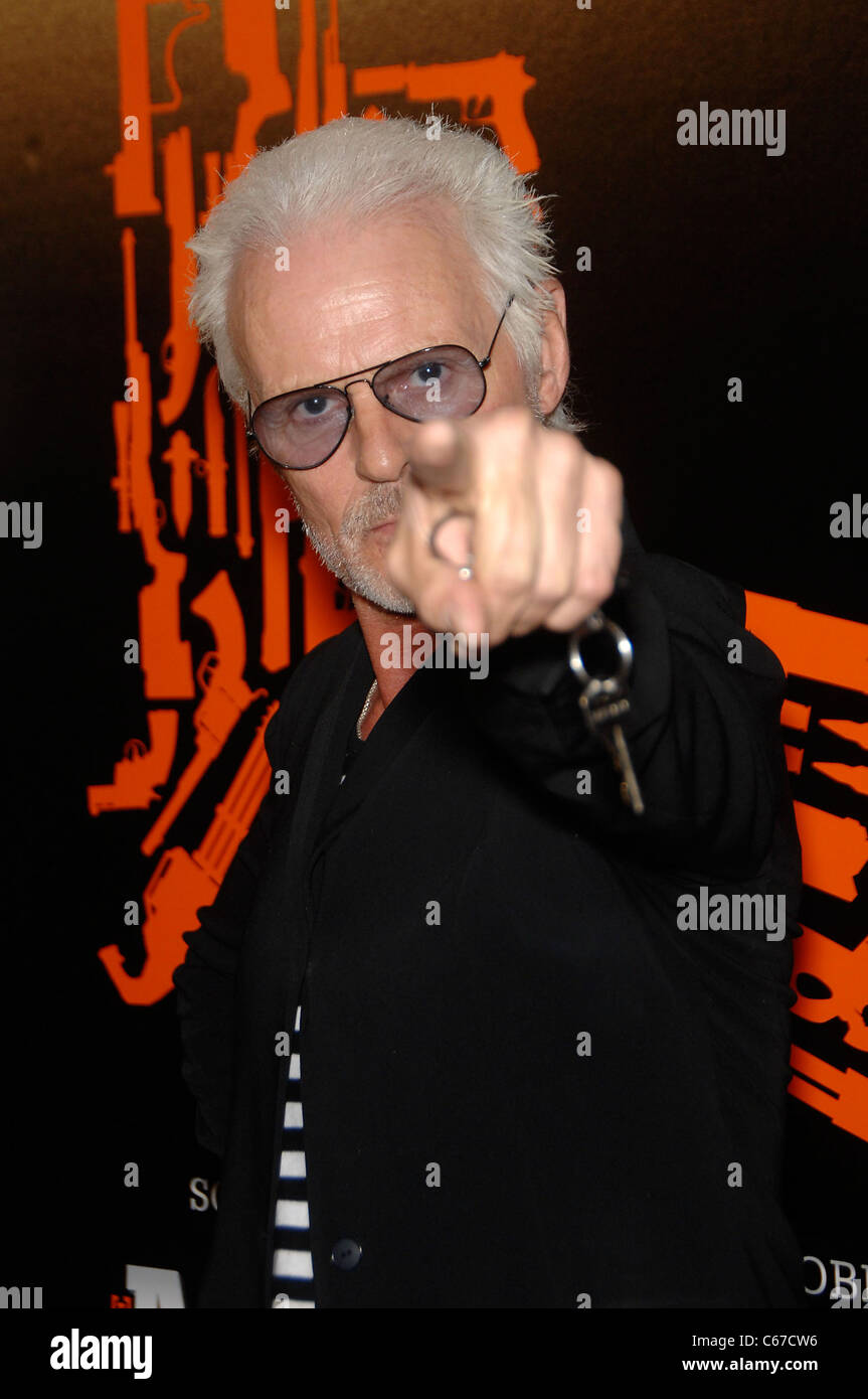 Michael Des Barres im Ankunftsbereich für THE MECHANIC Premiere, Arclight Hollywood Kinos, Los Angeles, CA 25. Januar 2011. Foto von: Michael Germana/Everett Collection Stockfoto