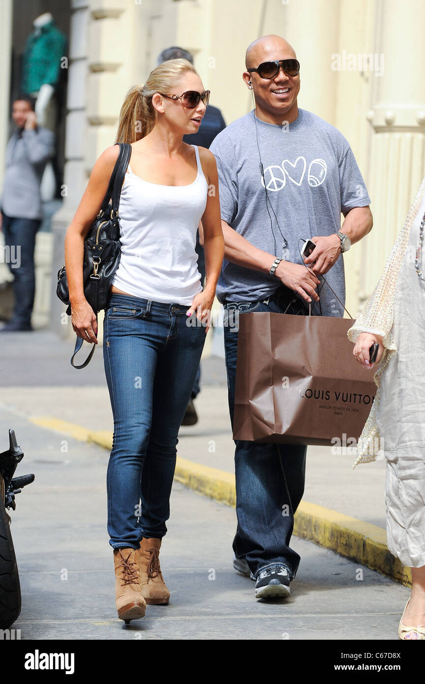 Kym Johnson, Hines Ward, walk in Soho unterwegs für Promi-Schnappschüsse - Mi, New York, NY 25. Mai 2011. Foto von: Ray Tamarra/Everett Collection Stockfoto