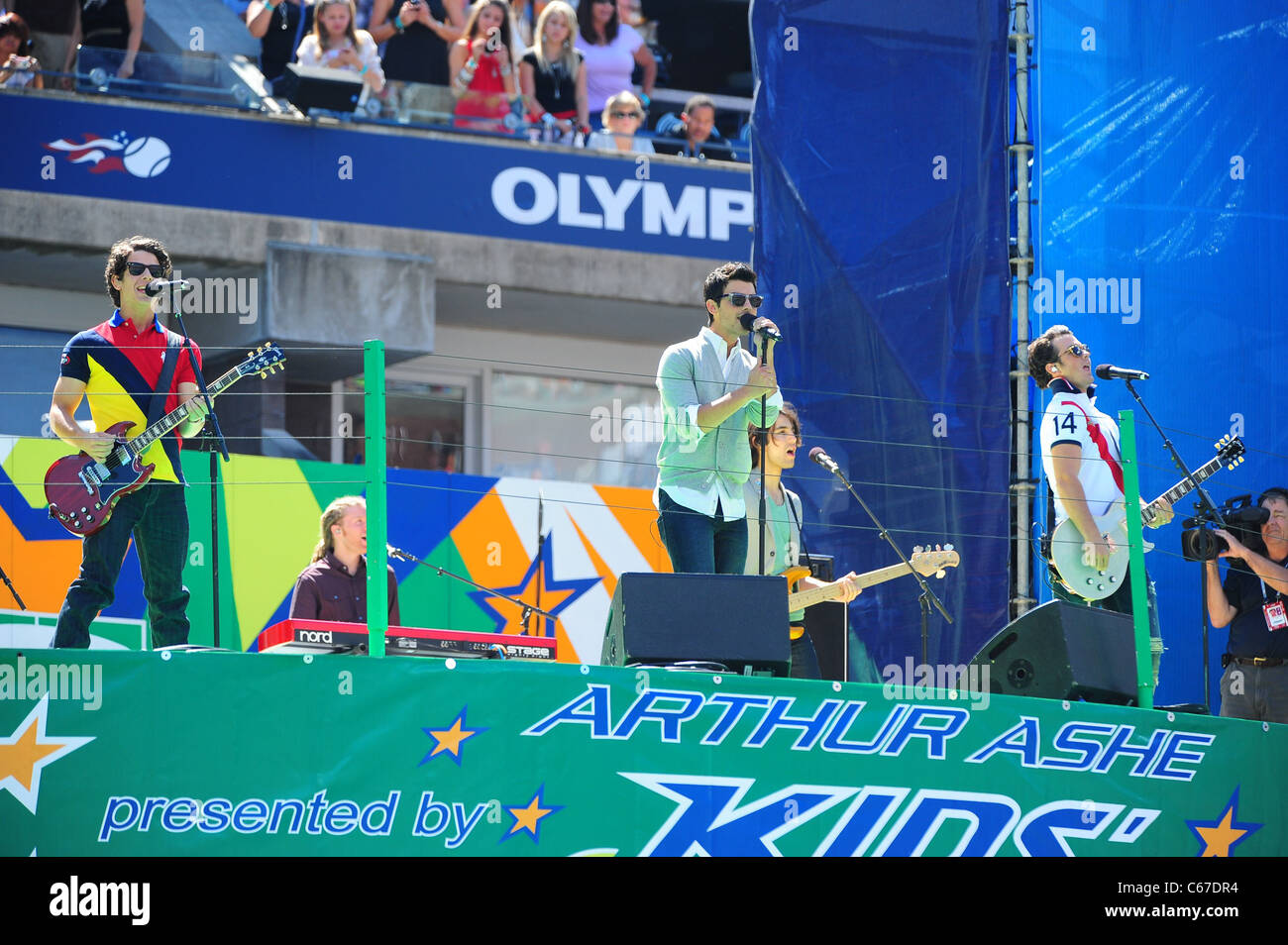 Die Jonas Brothers bei einem öffentlichen Auftritt für 2010 Arthur Ashe Kids Day, USTA Billie Jean King National Tennis Center, Flushing, NY 28. August 2010. Foto von: Gregorio T. Binuya/Everett Collection Stockfoto