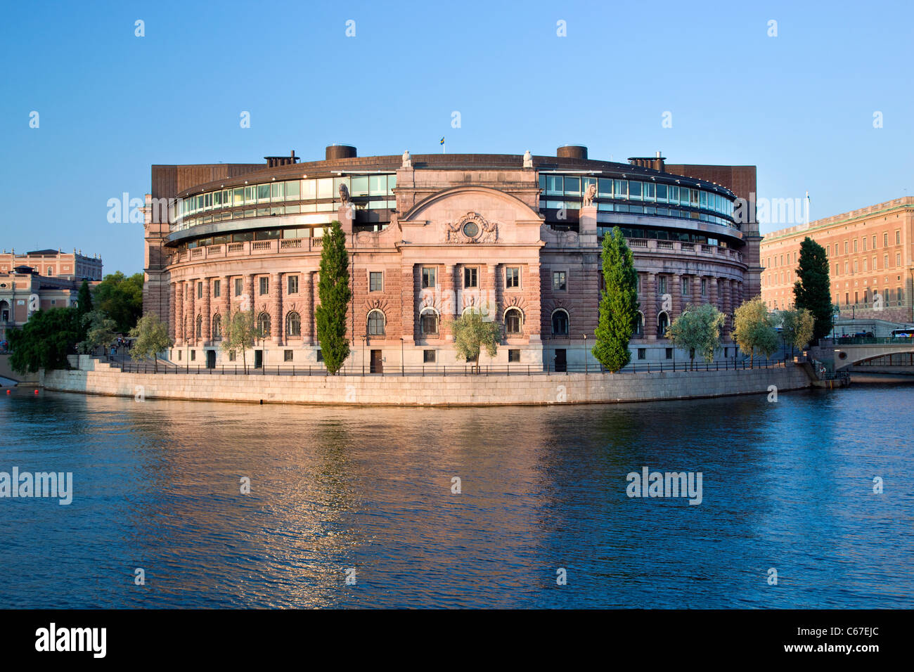 Parlamentsgebäude (Parliament House / Riksdagshuset) in Stockholm, Schweden. Außenansicht, waterfront Stockfoto
