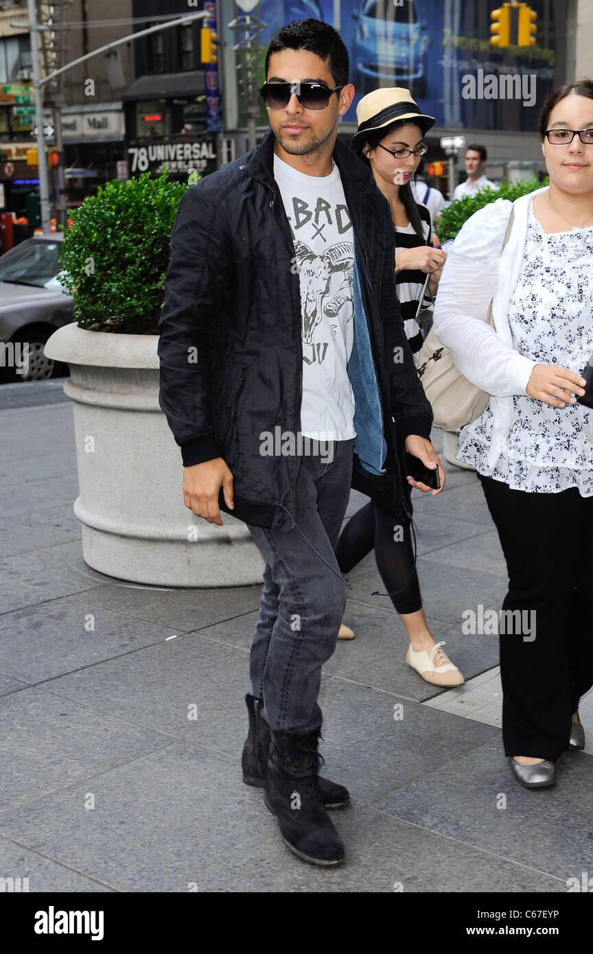 Wilmer Valderrama, tritt der "Fox & Freunde" taping in den Fox Studios unterwegs für Promi-Schnappschüsse - di, New York, NY 21. Juni 2011. Foto von: Ray Tamarra/Everett Collection Stockfoto