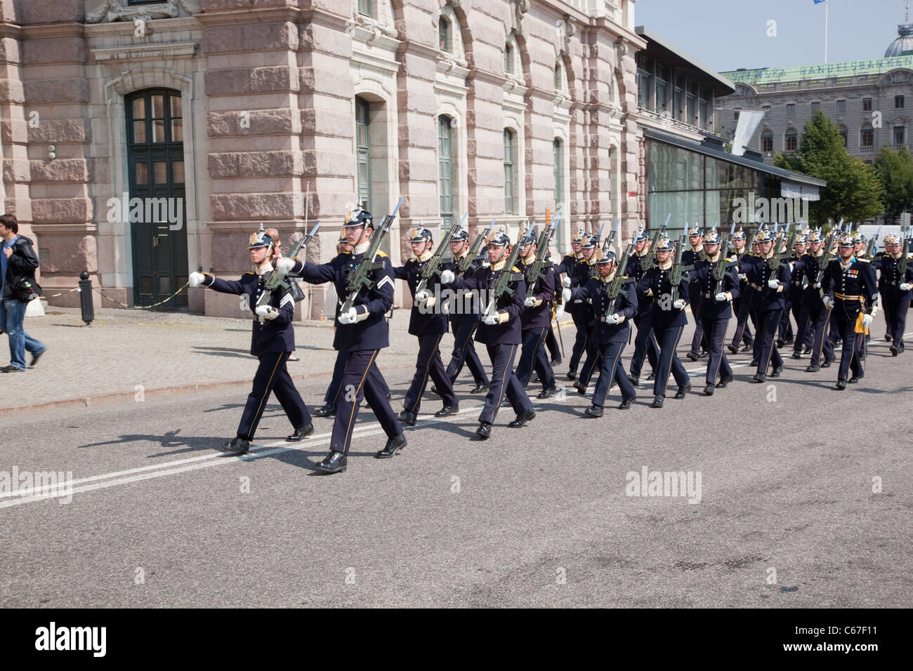 Stockholm, Schweden, Sommer 2011. Ein täglicher Wechsel der königlichen Garde. Stockfoto