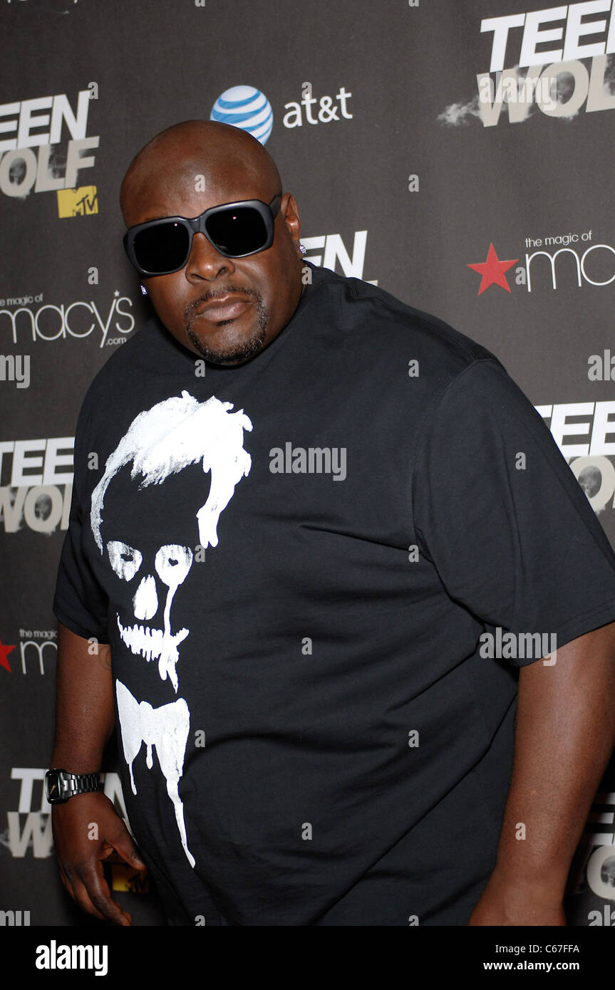 Große schwarze im Ankunftsbereich für TEEN WOLF Premiere Party, The Roosevelt Hotel, Los Angeles, CA 25. Mai 2011. Foto von: Michael Germana/Everett Collection Stockfoto