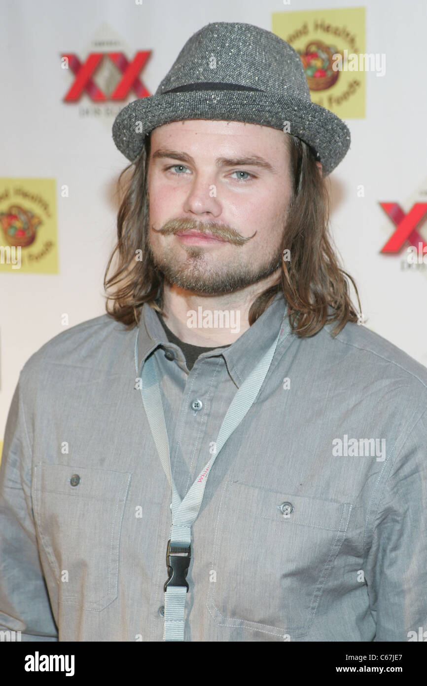 Ian Christy, von Superhelden im Ankunftsbereich für 2011 Slamdance Film Festival Opening Night Red Carpet, Treasure Mountain Inn, Park City, UT 21. Januar 2011. Foto von: James Atoa/Everett Collection Stockfoto