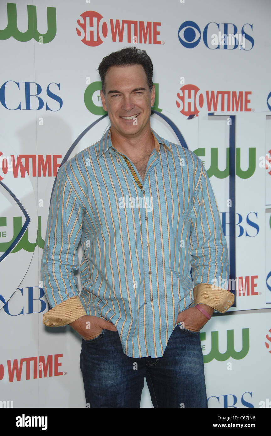 Patrick Warburton im Ankunftsbereich für CBS, The CW und Showtime TCA Summer Press Tour Party, Beverly Hilton Hotel, Beverly Hills, Kalifornien Stockfoto