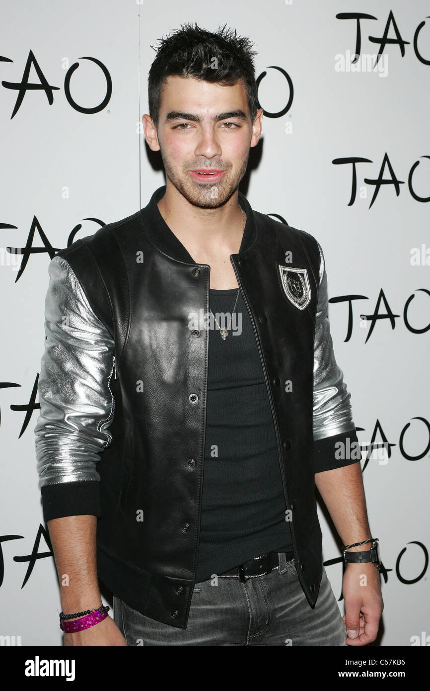 Joe Jonas im Ankunftsbereich für Billboard Awards Pre-Party im TAO, TAO Nightclub im The Venetian Resort Hotel and Casino, Las Vegas, NV 21. Mai 2011. Foto von: James Atoa/Everett Collection Stockfoto