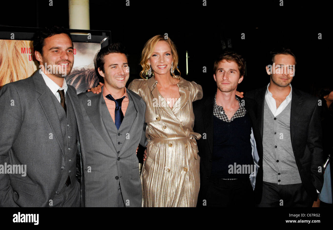 Jake Johnson, Reece Thompson, Uma Thurman, Max Winkler, Michael Angarano im Ankunftsbereich für Zeremonie Premiere, Arclight Hollywood, Stockfoto