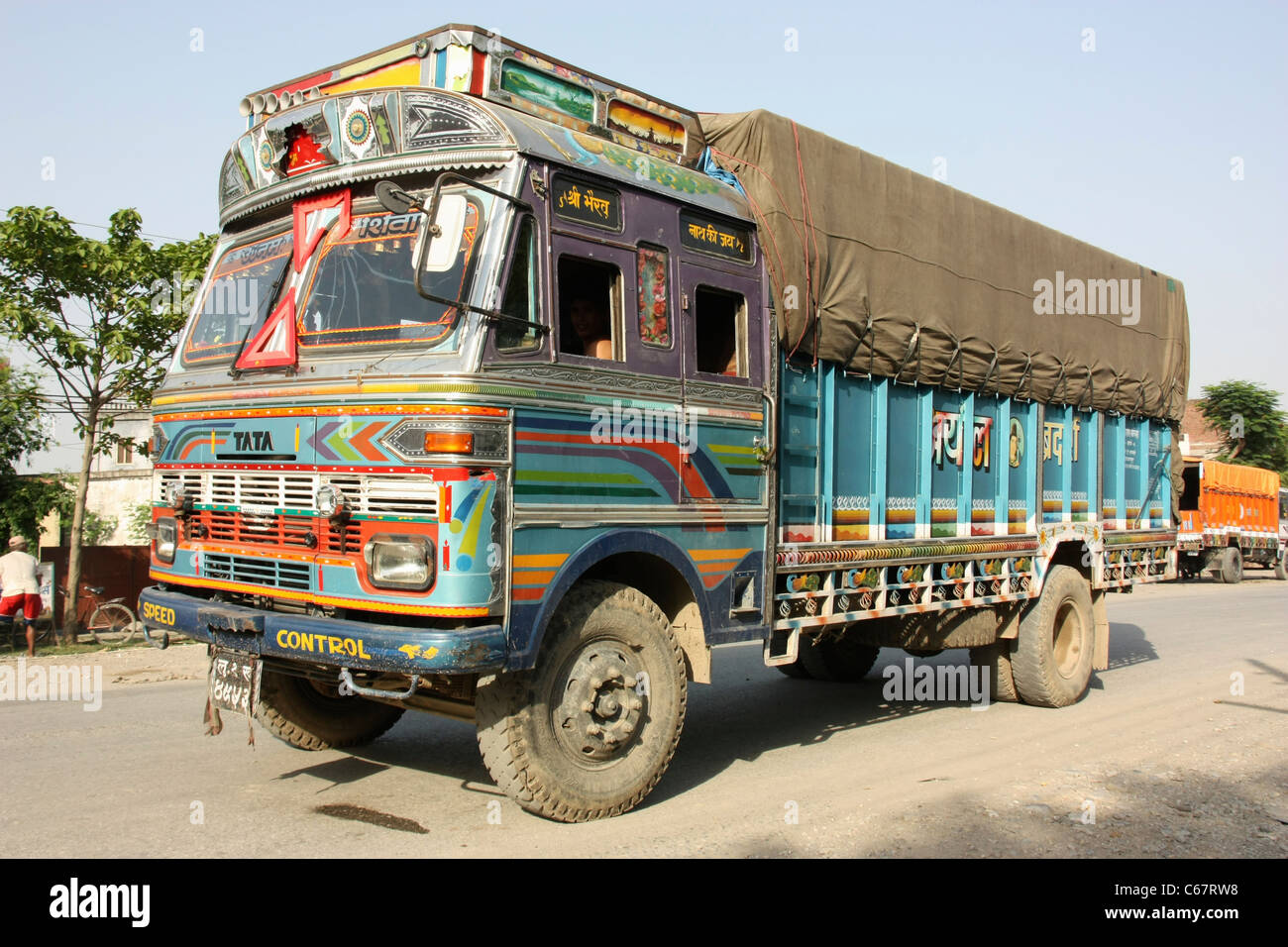 Nepali LKW am Grenzübergang Indien Nepali dekoriert Stockfoto