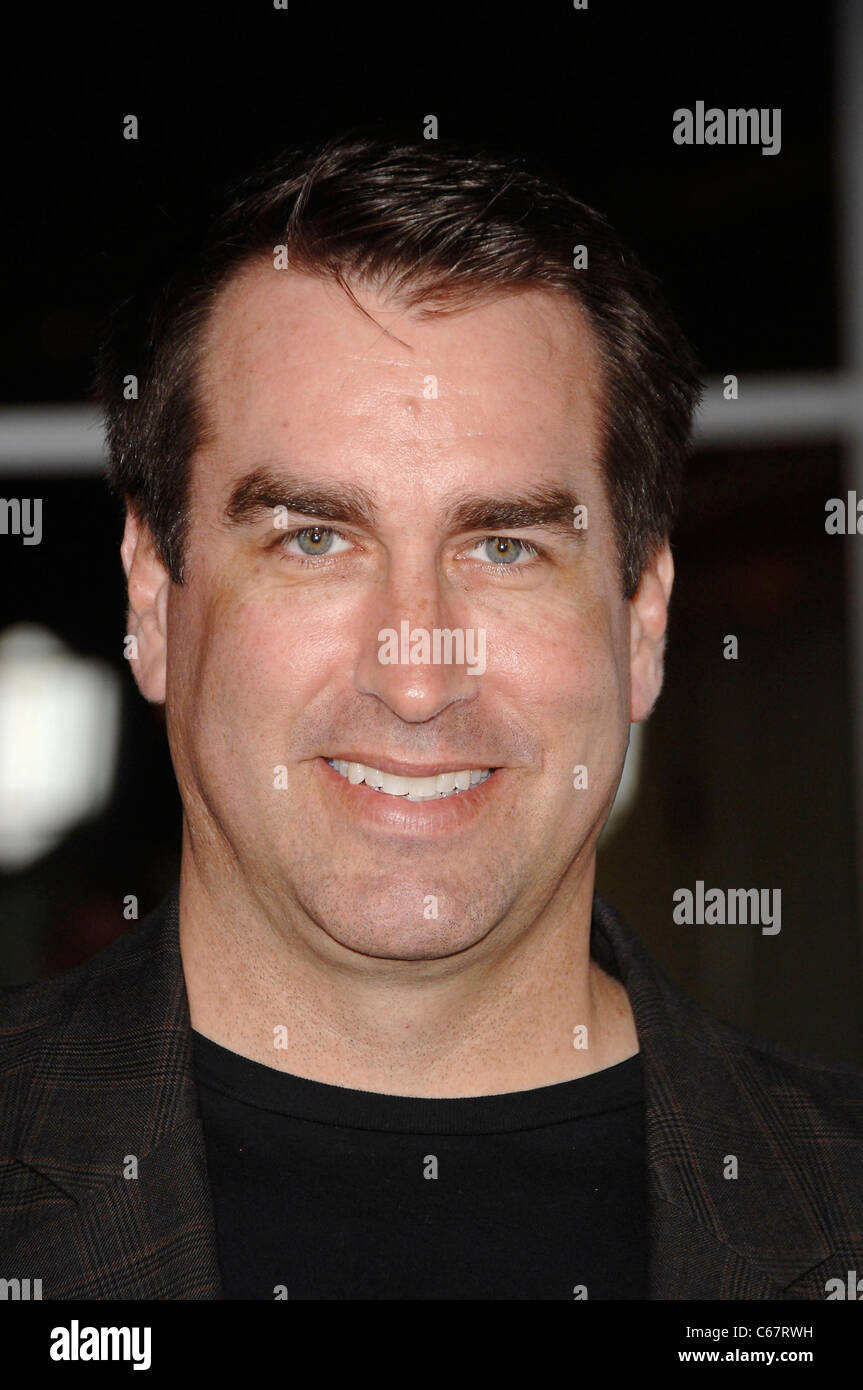 Rob Riggle im Ankunftsbereich für Zeremonie Premiere, Arclight Hollywood, Los Angeles, CA 22. März 2011. Foto von: Michael Germana/Everett Collection Stockfoto