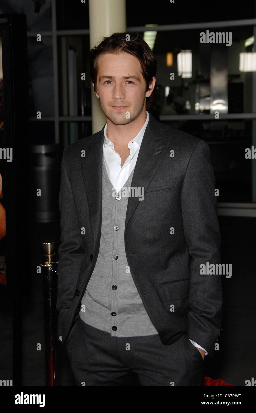 Michael Angarano im Ankunftsbereich für Zeremonie Premiere, Arclight Hollywood, Los Angeles, CA 22. März 2011. Foto von: Michael Germana/Everett Collection Stockfoto