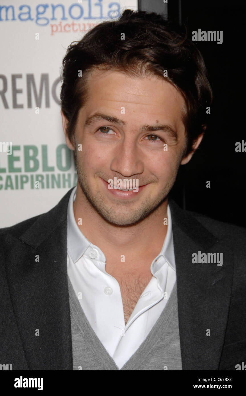 Michael Angarano im Ankunftsbereich für Zeremonie Premiere, Arclight Hollywood, Los Angeles, CA 22. März 2011. Foto von: Michael Germana/Everett Collection Stockfoto