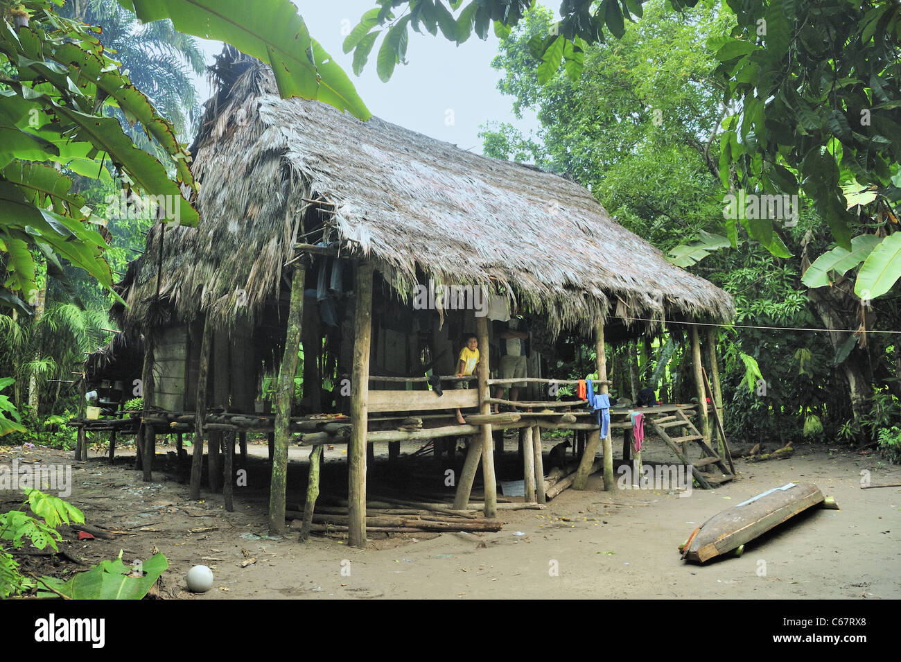 Traditionelle indische Häuser, Amazonas, Peru. Stockfoto