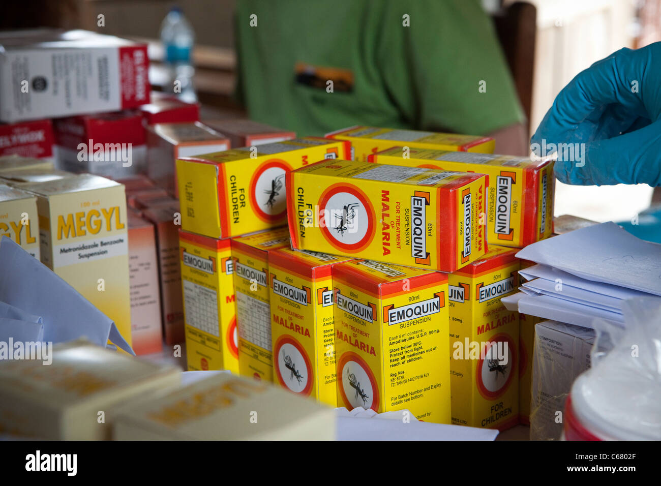 Malaria-Medikament in einer Apotheke - Tansania, Afrika. Stockfoto