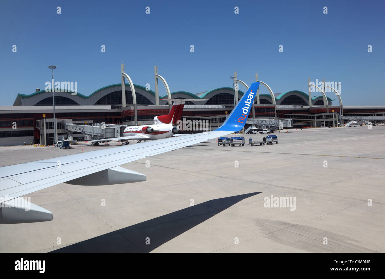 FlyDubai Flugzeug auf dem Flughafen Sabiha Gökçen in Istanbul, Türkei Stockfotografie Alamy FlyDubai Flugzeug auf dem Flughafen Sabiha Gökçen in Istanbul, Türkei Stockfotografie Alamy