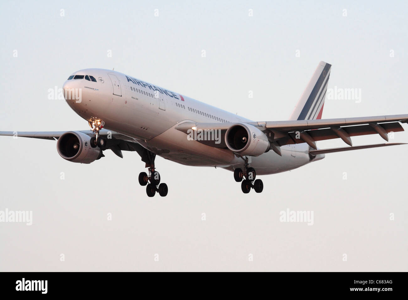 Air France Airbus A330-200 für Langstrecken Passagier Flugzeug bei der Ankunft am Sonnenuntergang Stockfoto