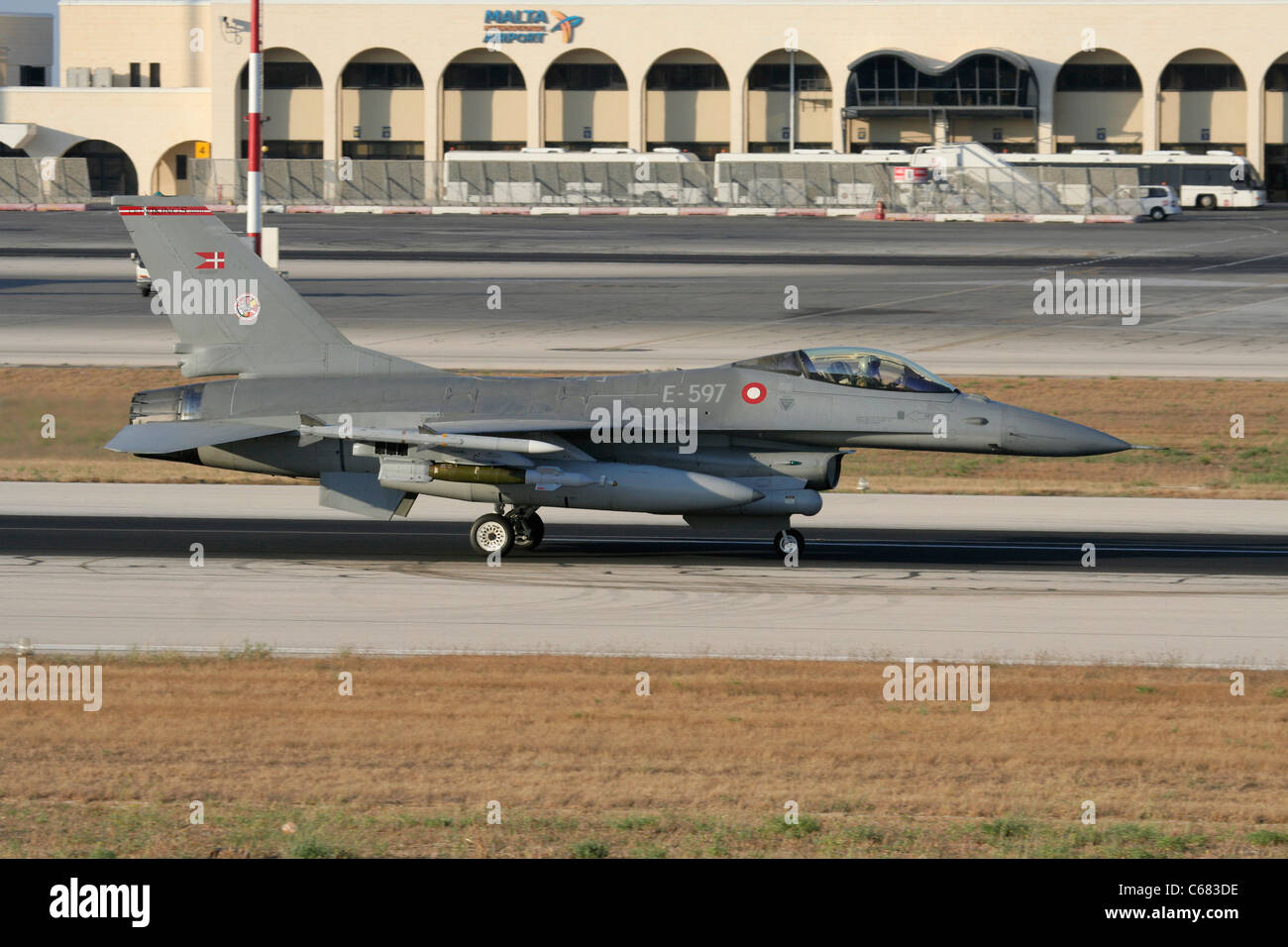 Danish Air Force f-16 Kampfjets AM Rollen für die Ausreise von Malta während der Libyen-Konflikts, 31. Juli 2011 Stockfoto