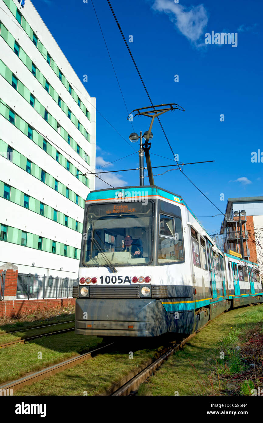 Eines der älteren blauen Straßenbahnen auf dem Manchester Metrolink-system Stockfoto