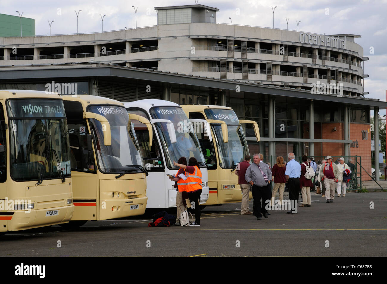 Ocean Terminal Leith in der Nähe von Edinburgh Schottland UK Kreuzfahrt-Passagiere für Ausflug mit dem Bus anreisen Stockfoto