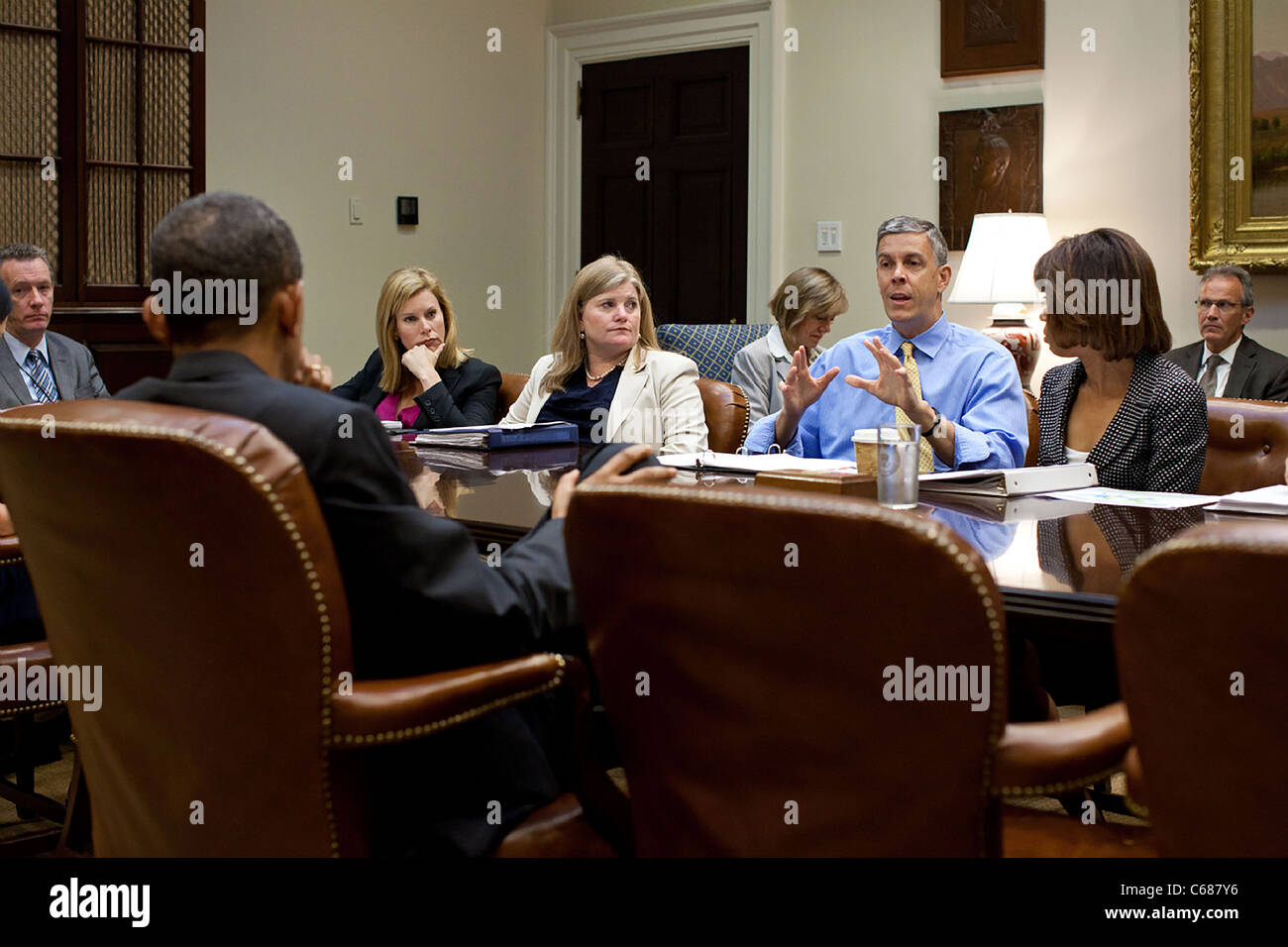 Präsident Barack Obama hört als Bildung Arne Duncan Stockfoto