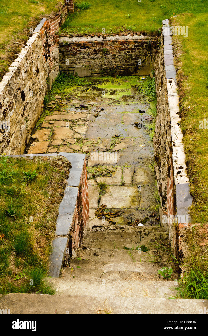 Kalte Tauchbecken im Lydiard House, Swindon (stillgelegten) Stockfoto