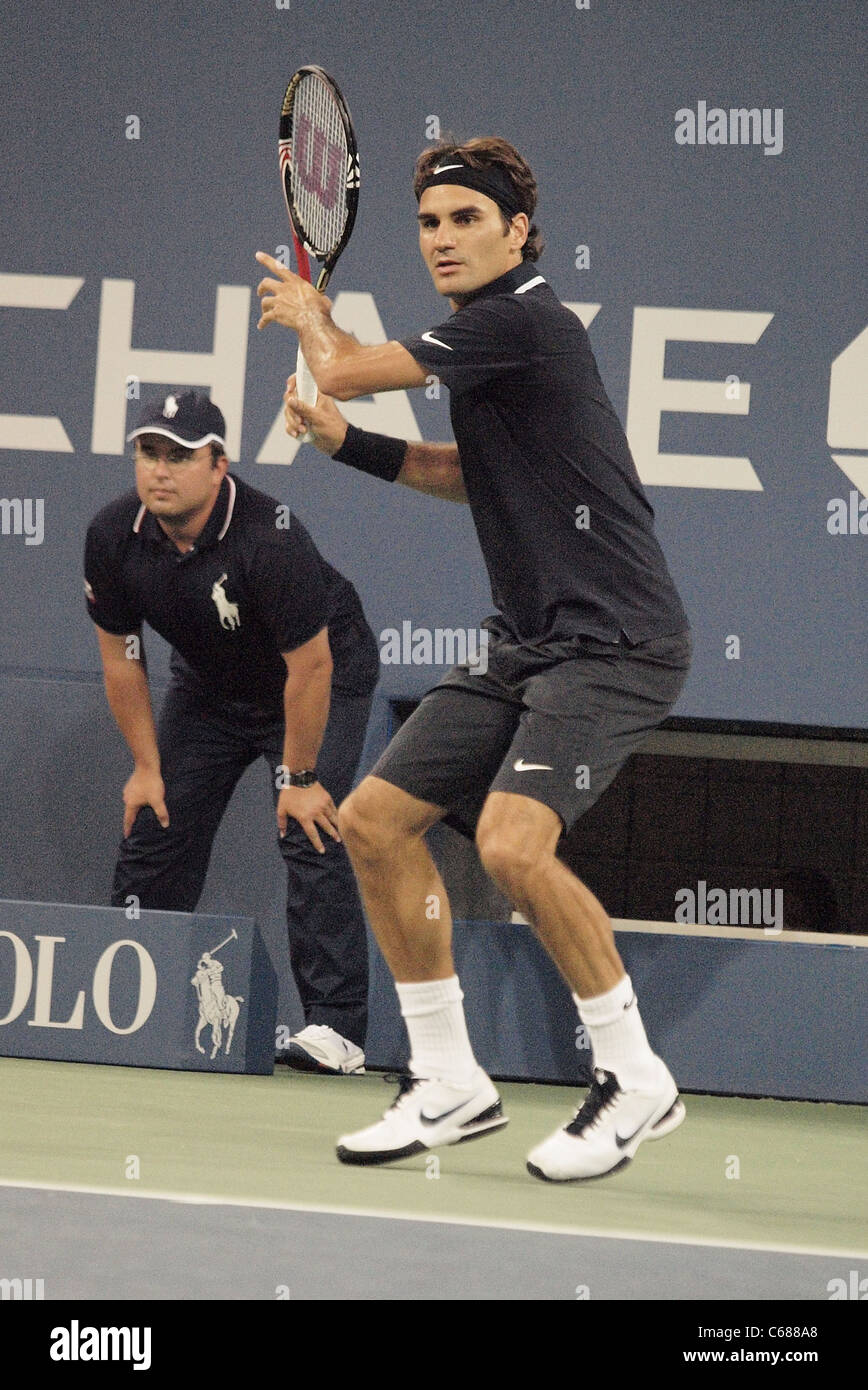 Roger Federer in Anwesenheit für 2010 US Open Opening Night Ceremony, USTA Billie Jean King National Tennis Center, Flushing, NY 30. August 2010. Foto von: Rob Rich/Everett Collection Stockfoto