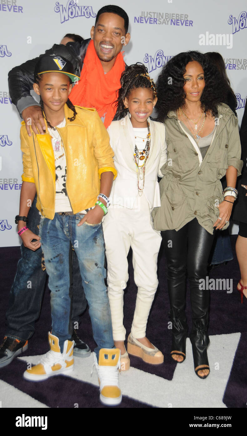 Jaden Smith, wird Smith, Willow Smith, Jada Pinkett Smith im Ankunftsbereich für JUSTIN BIEBER: NEVER NEVER sagen Premiere, Nokia Theatre, Los Angeles, CA 8. Februar 2011. Foto von: Dee Cercone/Everett Collection Stockfoto