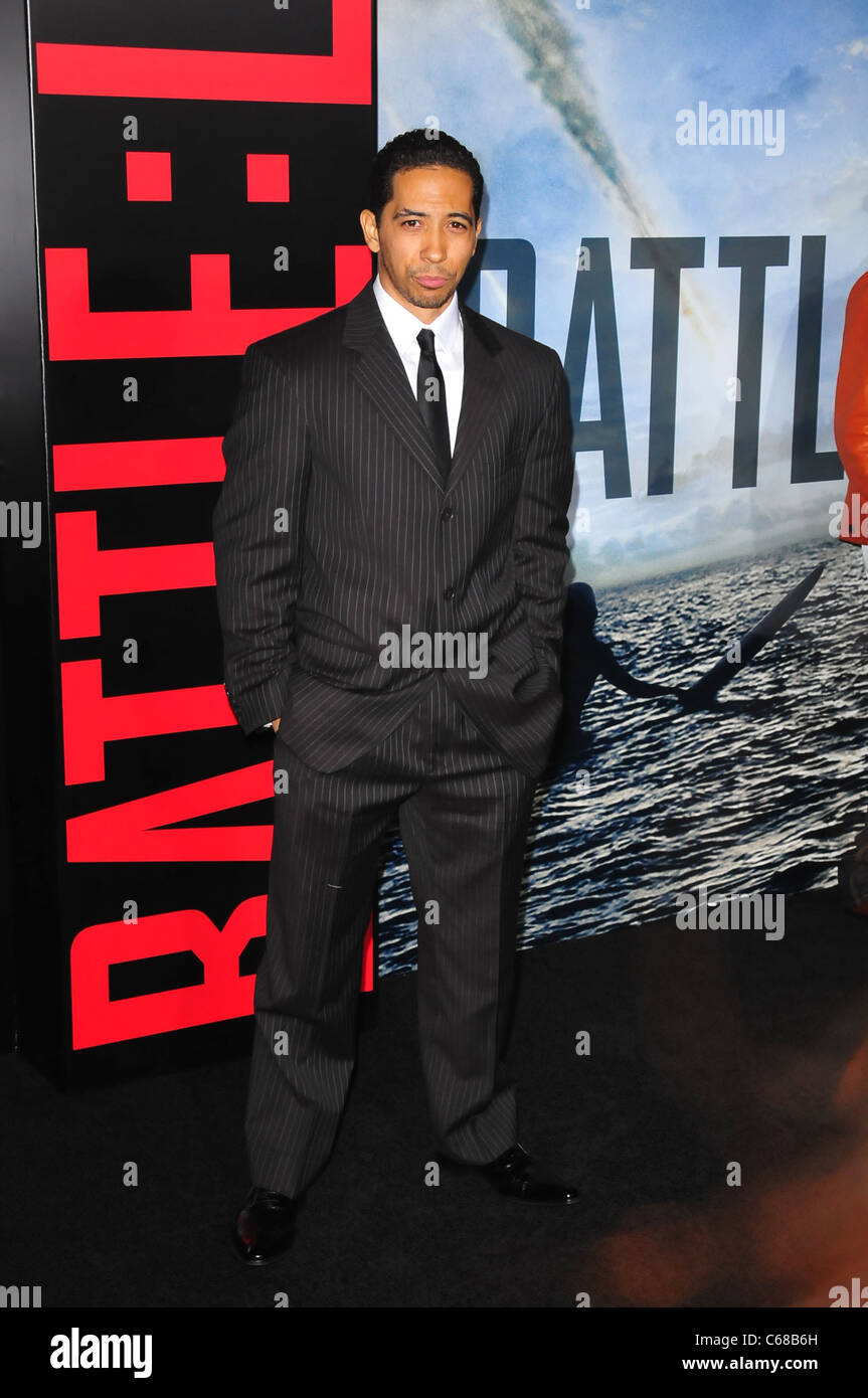 Neil Brown Jr. im Ankunftsbereich für BATTLE: LOS ANGELES Premiere, Regency Village Theater, Los Angeles, CA 8. März 2011. Foto von: Jody Cortes/Everett Collection Stockfoto