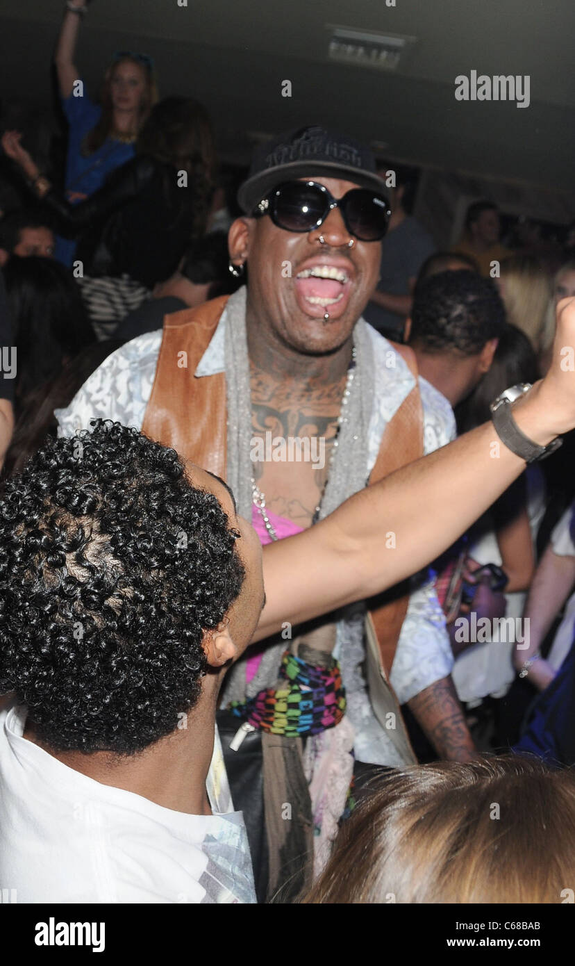 innen für Dennis Rodman 50th Birthday Party, AXE Lounge, Southampton, NY 4. Juni 2011. Foto von: Rob Rich/Everett Collection Stockfoto