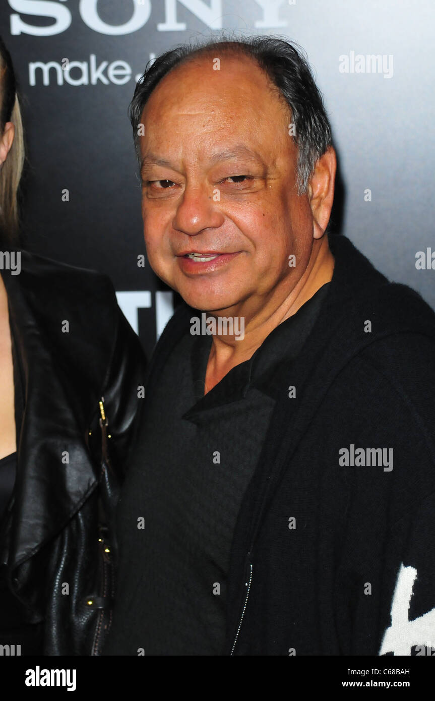 Cheech Marin im Ankunftsbereich für BATTLE: LOS ANGELES Premiere, Regency Village Theater, Los Angeles, CA 8. März 2011. Foto von: Jody Cortes/Everett Collection Stockfoto