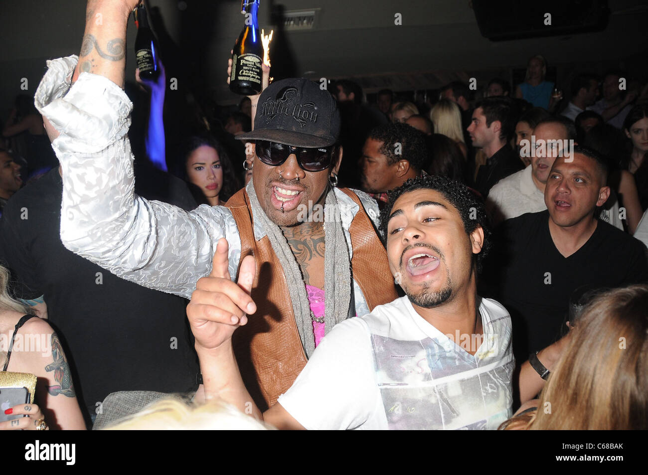 Dennis Rodman im Inneren für Dennis Rodman 50th Birthday Party, AXE Lounge, Southampton, NY 4. Juni 2011. Foto von: Rob Rich/Everett Collection Stockfoto