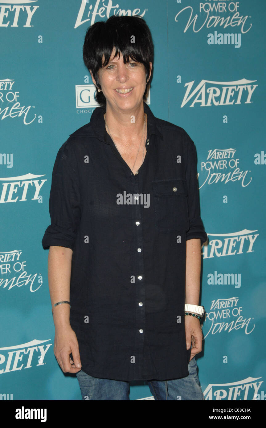 Diane Warren im Ankunftsbereich für Variety 2. jährlichen Leistung von Frauen Luncheon, Beverly Hills Hotel, Beverly Hills, CA 30. September 2010. Foto von: Dee Cercone/Everett Collection Stockfoto