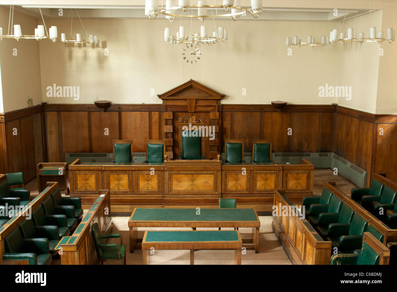 Englische Council Chambers oder Gerichtssaal Stockfotografie Alamy